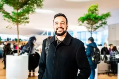 Profiili-kuva: Panagiotis Panagiotakopoulos. Verkkosivusuunnittelija DigiSolutechissa.